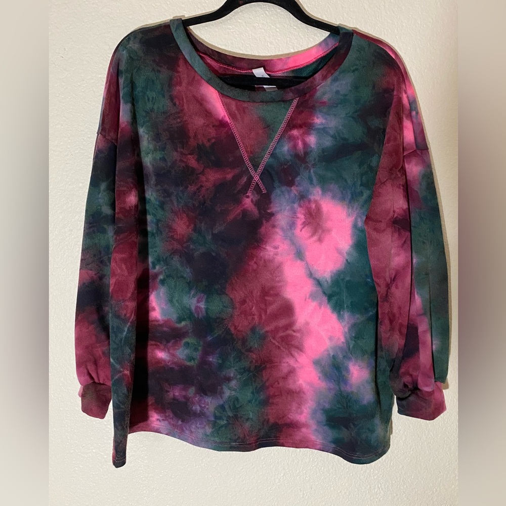 Size large tie dye v neck top. Hot pink, burgundy, plum, and grey